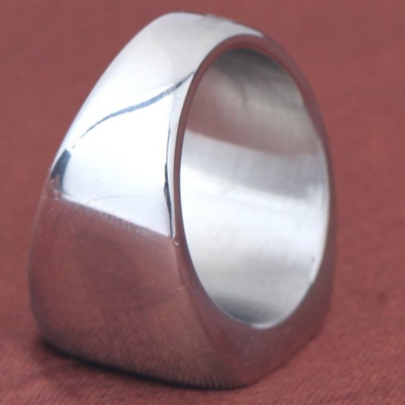 Signet Ring Polished Silver Tone Hypoallergenic Stainless Steel Sz 7 Unisex - Picture 5 of 5